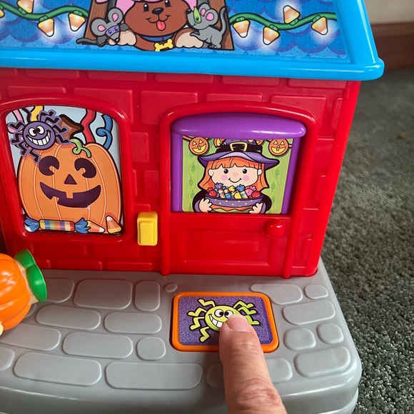 Fisher-Price Little People Halloween House - Picture 7 of 11